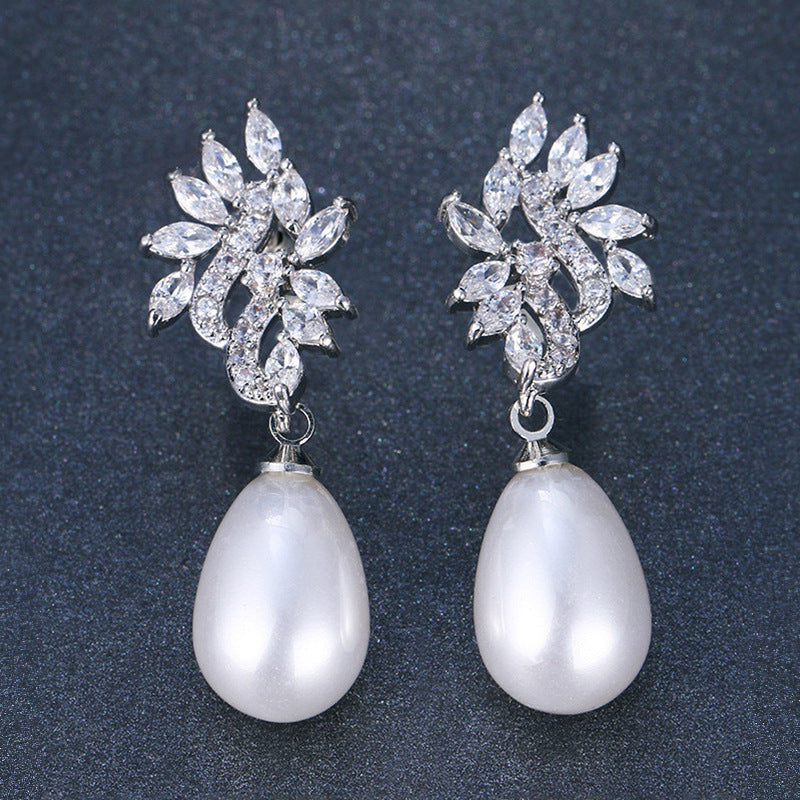 Elodie pearl drop earrings size guide showing approximate dimensions and weight
