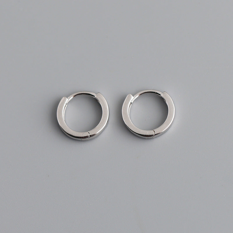 Polished minimal hoop earrings for bridal styling