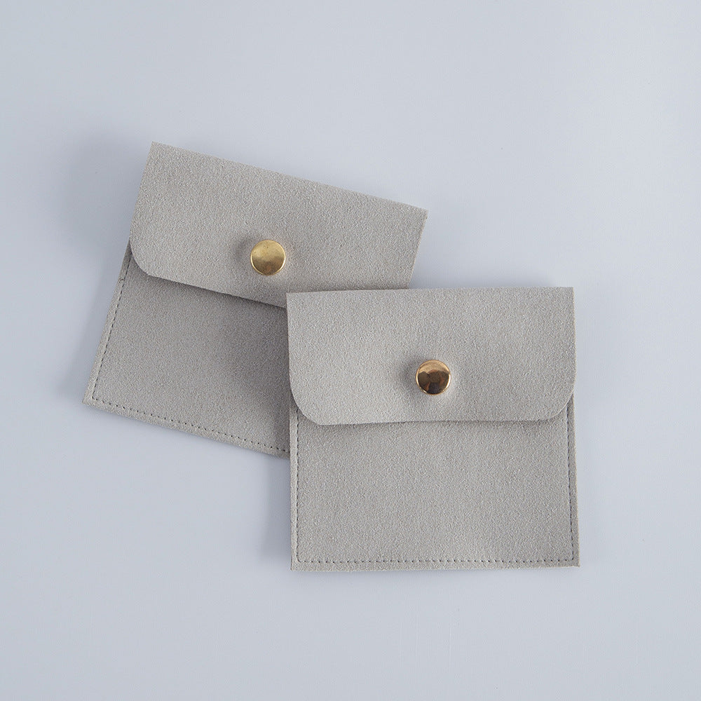 Elegant mini velvet pouch for presenting bridesmaid jewelry